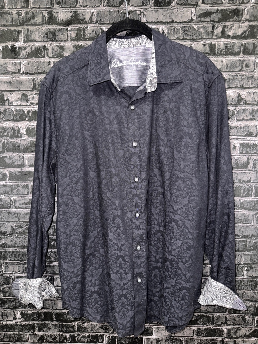 Robert Graham Men's Black / Black Pattern Button-Down Shirt with Paisley Trim M